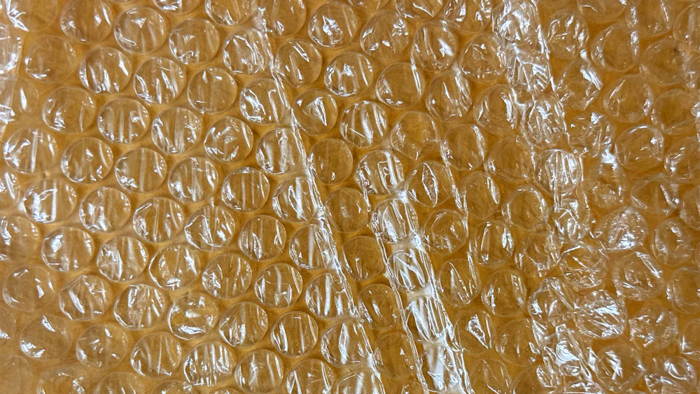 Papel de burbujas transparente para proteger objetos frágiles