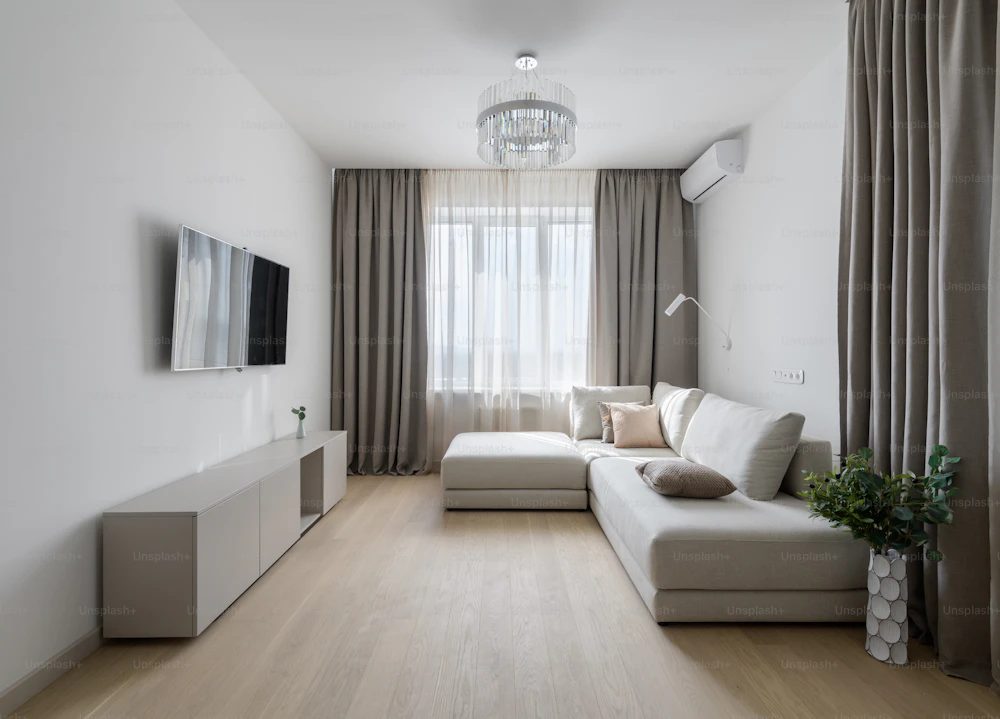 Cortinas junto a una ventana