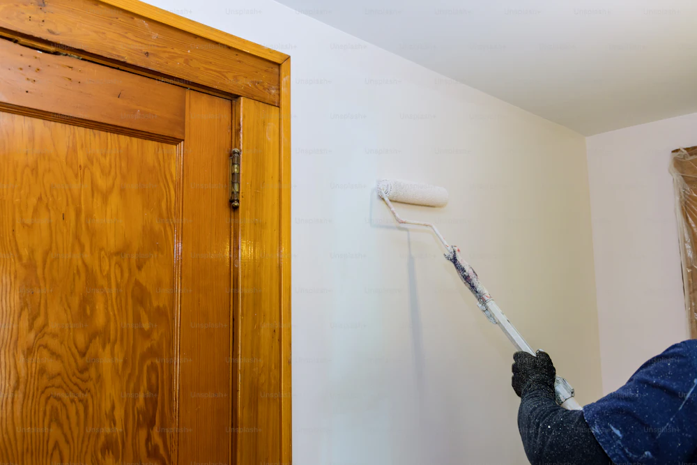 Habitación en proceso de pintado
