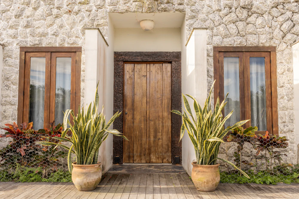Llave y puerta de entrada de una vivienda