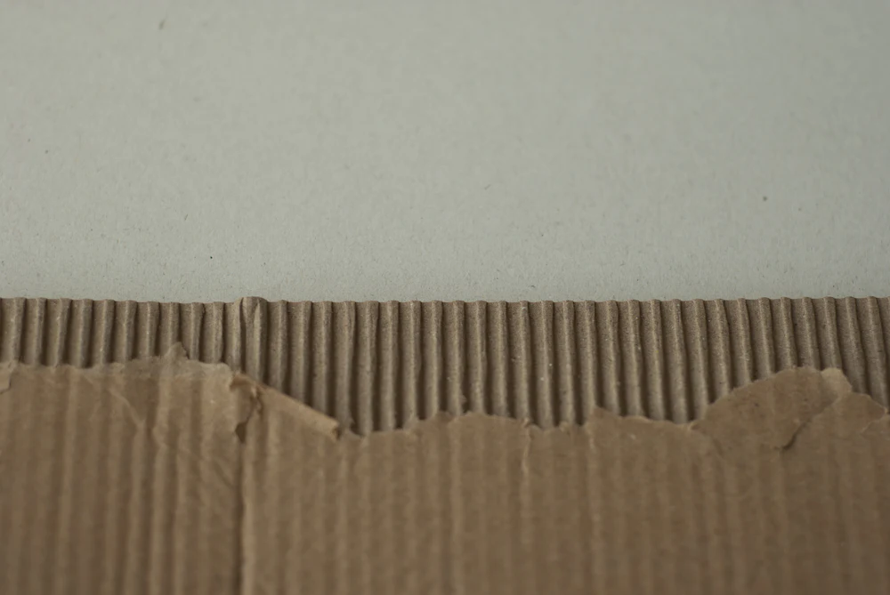 Caja de cartón cerrada con cinta